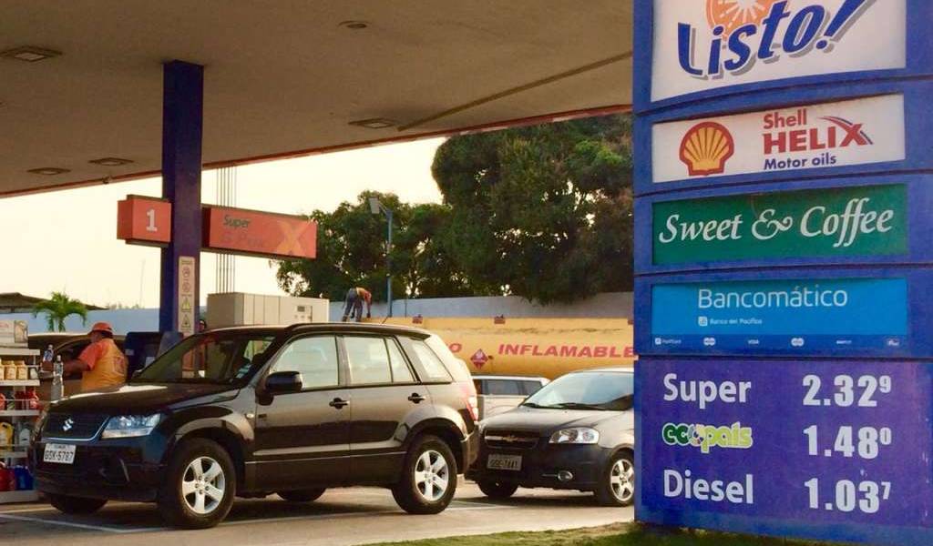 Ejecutivo sube precio de gasolina súper de $2,32 a $2,98