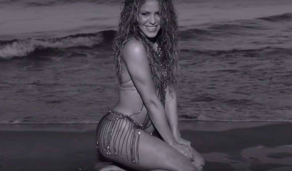 Las caderas de Shakira hipnotizan al ritmo de Clandestino
