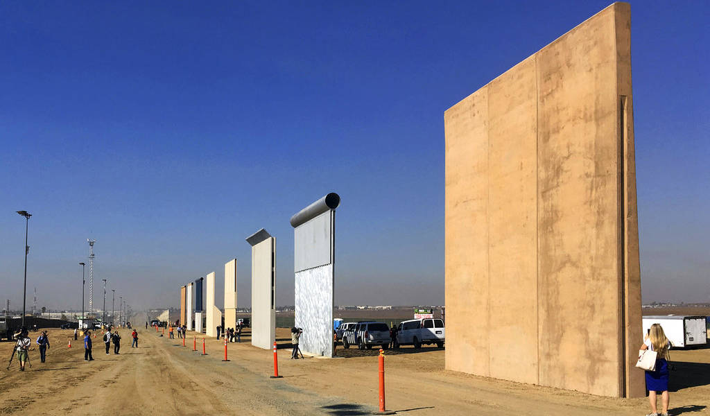 Juez criticado por Trump por ascendencia mexicana falla a favor del muro