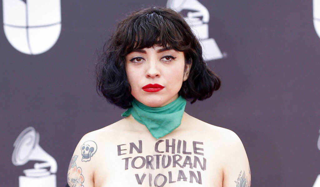 Protestas en la alfombra de los Latin Grammy