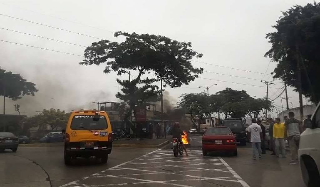 Taxistas informales protestan en el sur de Guayaquil