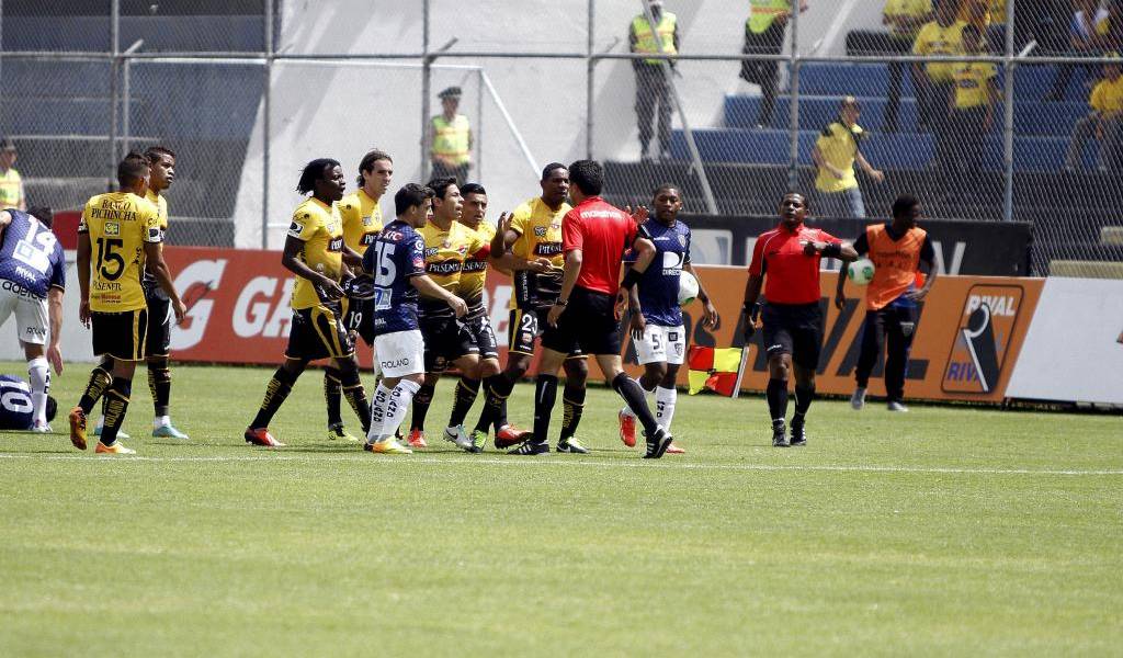 Independiente del Valle goleó 3-0 a Barcelona
