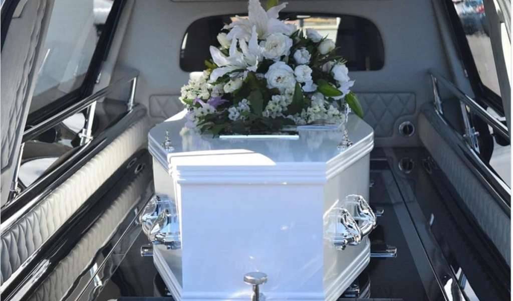 La estremecedora historia de la joven que despertó en su funeral