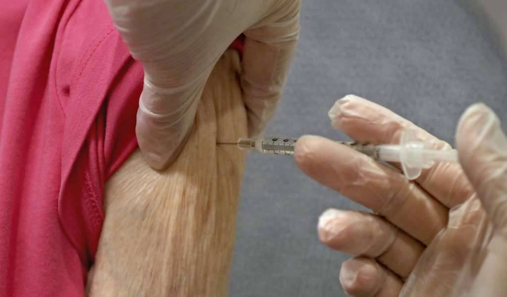Vacunan por equivocación a 46 brasileños contra la covid en lugar de la gripe