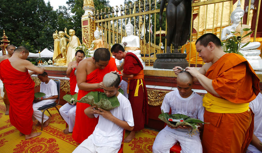 Niños tailandeses rescatados serán monjes budistas