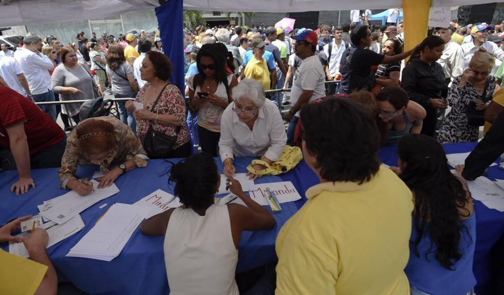 Oposición venezolana: Poder Electoral verifica 1,5 millones de firmas para revocar a Maduro