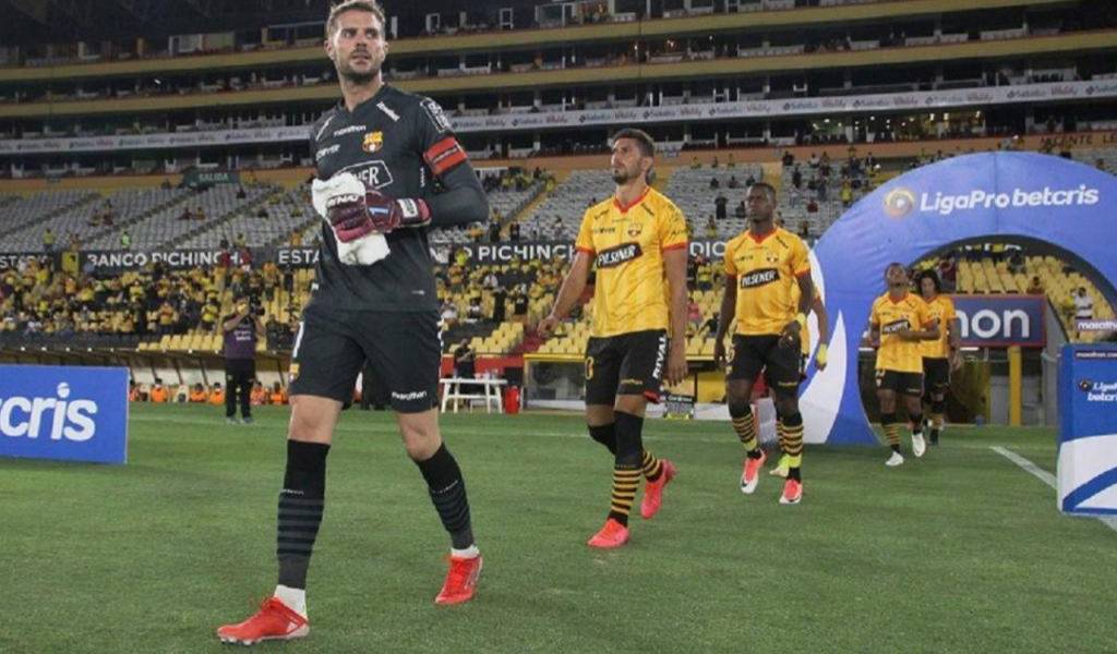 Burrai sobre polémico gol de Lanús: Me sacan el balón con la mano