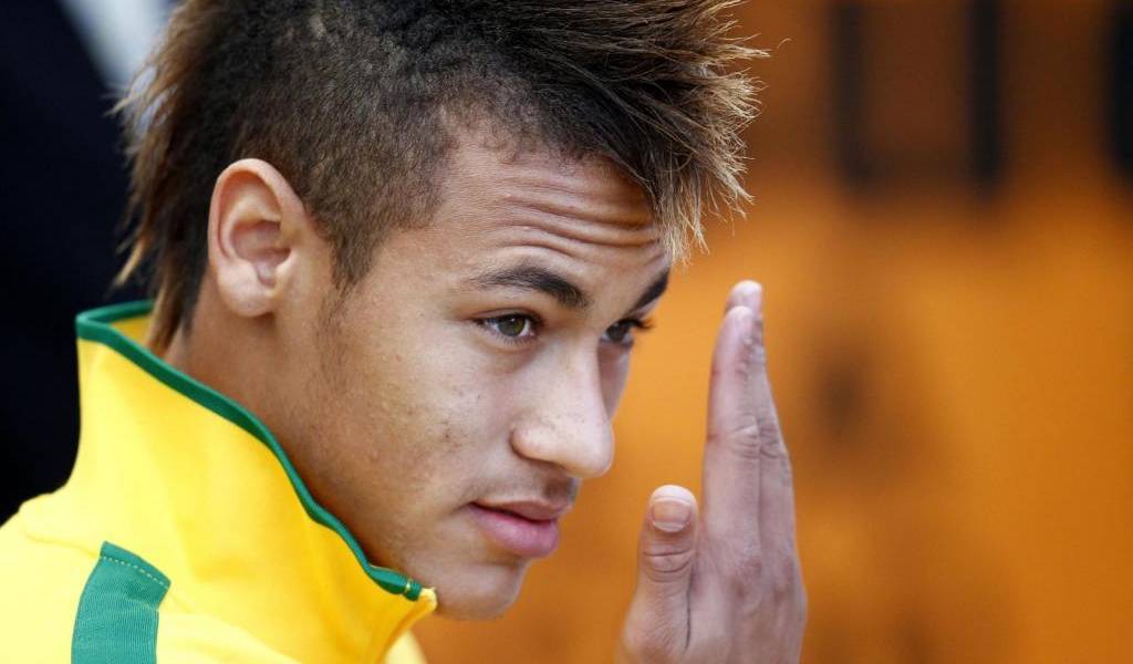 Barcelona de España negocia en Brasil el fichaje de Neymar