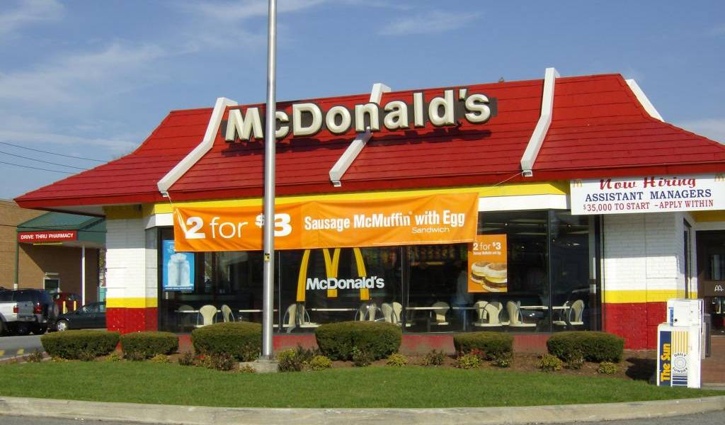 McDonald&#039;s dejará de servir pollo criado con antibióticos en Estados Unidos