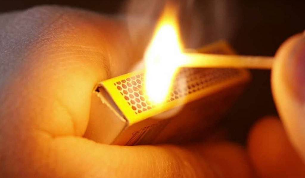 2 hombres se prenden fuego en Túnez contra el aislamiento