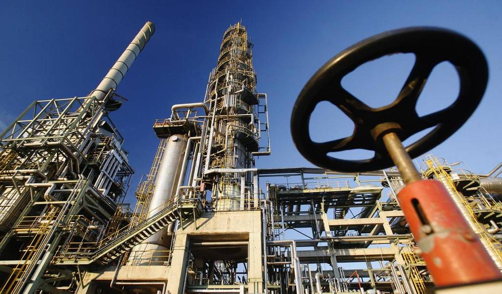 Petróleo cierra en baja en Nueva York, a 56,16 dólares el barril