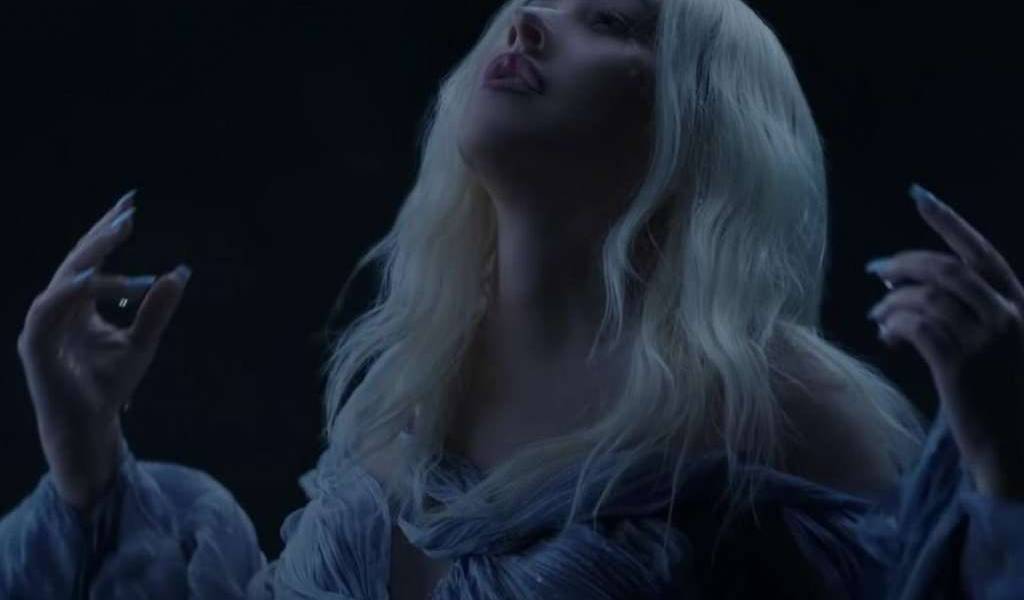 Christina Aguilera y su nueva versión de Reflection
