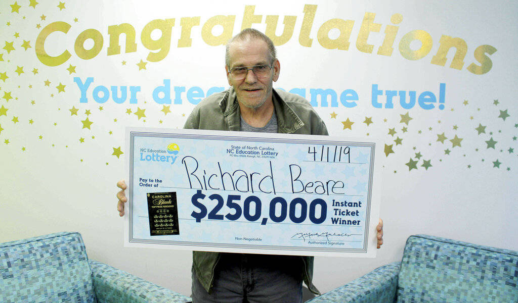 Hombre con cáncer terminal gana $250.000 en lotería