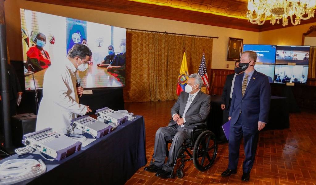 Ecuador recibe 50 respiradores de parte de EEUU