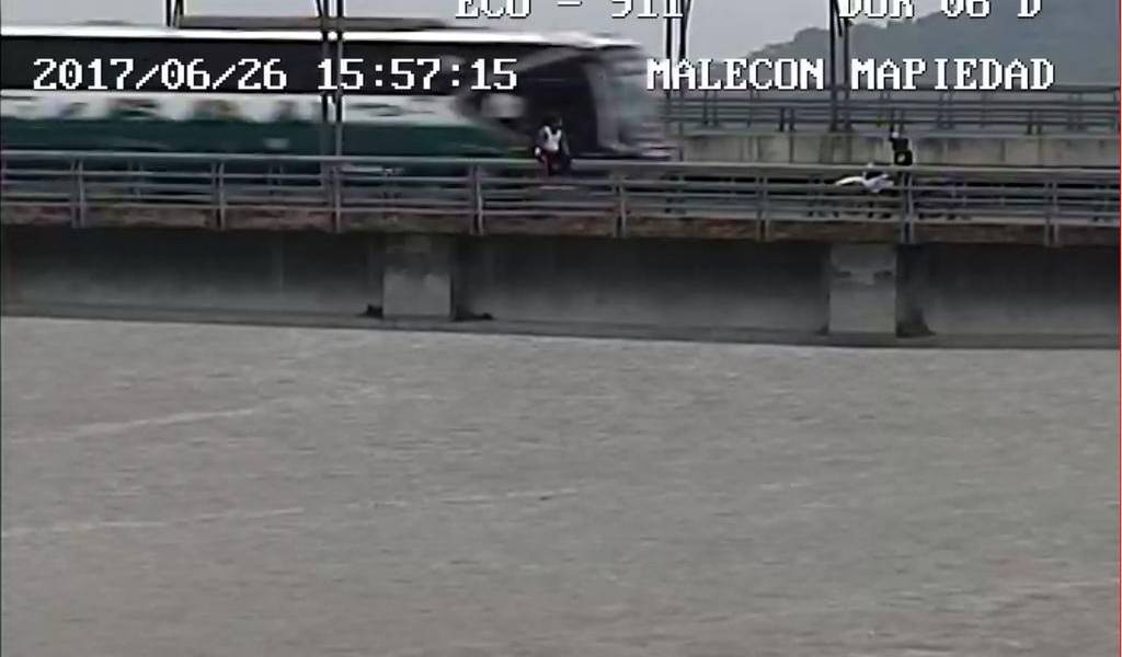 Un hombre intentó lanzarse del Puente de la Unidad Nacional