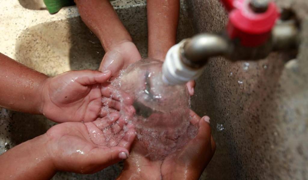 Anuncian corte de agua potable en varios barrios de Quito