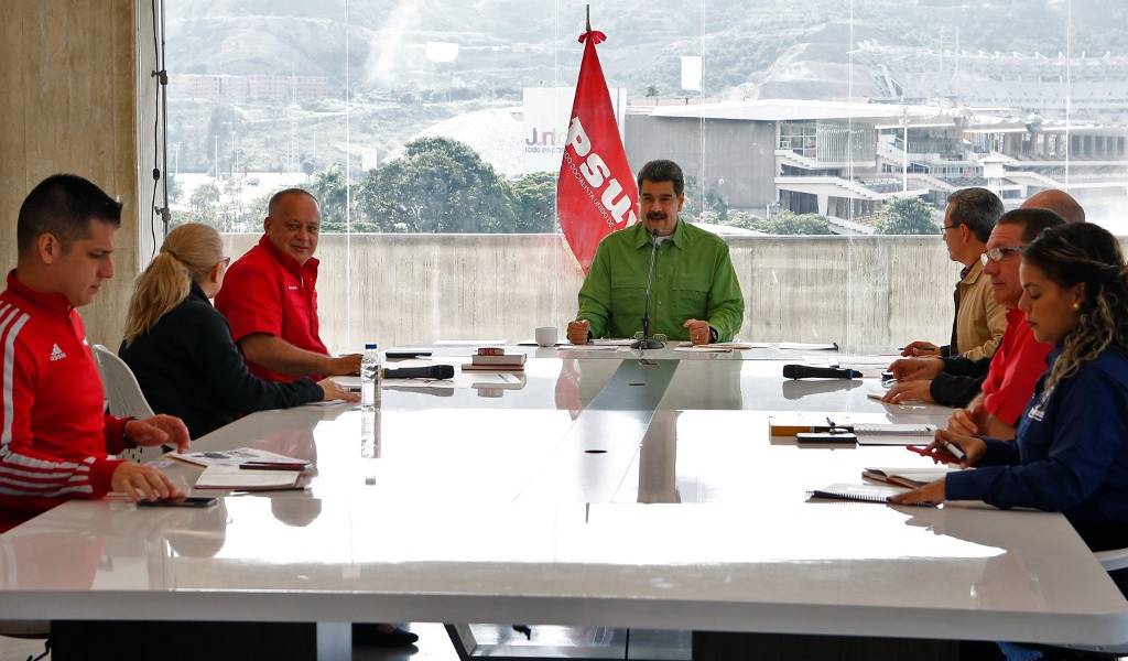 Maduro emprende diálogo con un sector opositor