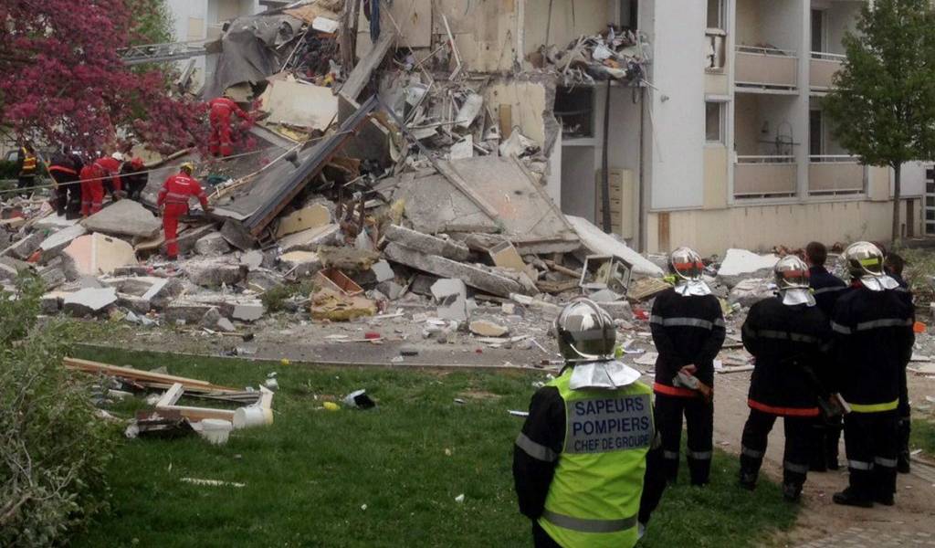 Aumentan a tres los muertos por el derrumbe parcial de un edificio en Francia