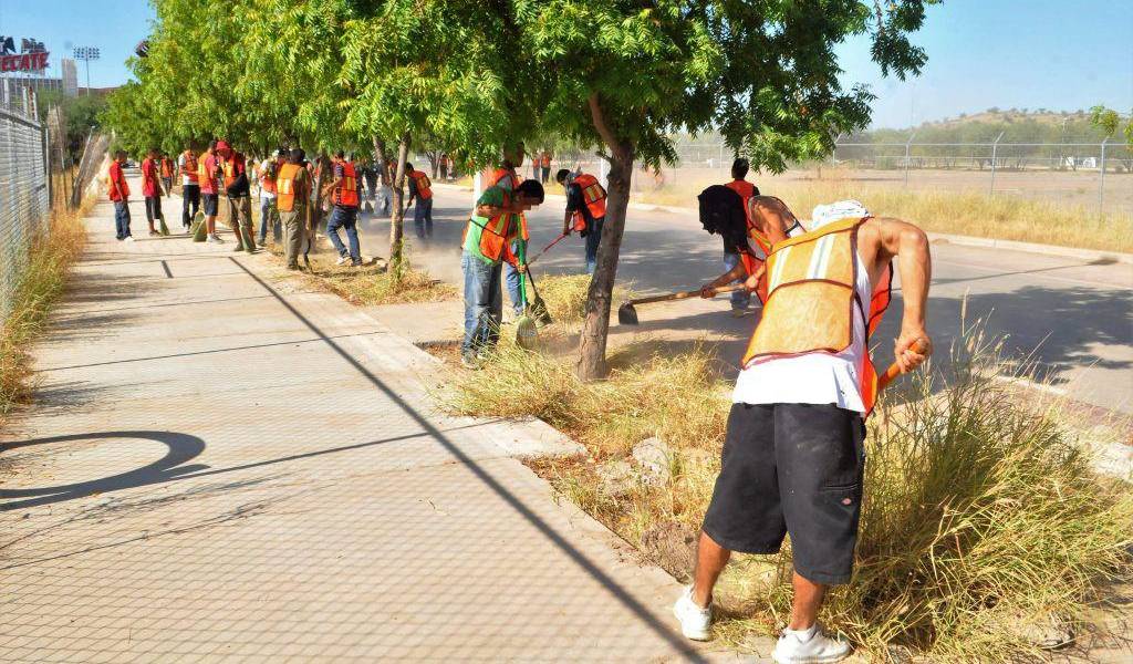 Personas que infringieron toque de queda hicieron tareas de limpieza