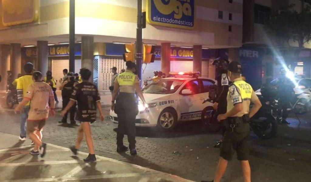 Hinchas de Barcelona festejaron hasta las 4 de la madrugada