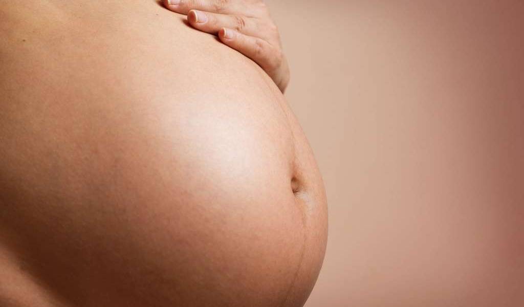 El video de la embarazada que ‘desinfla’ su barriga