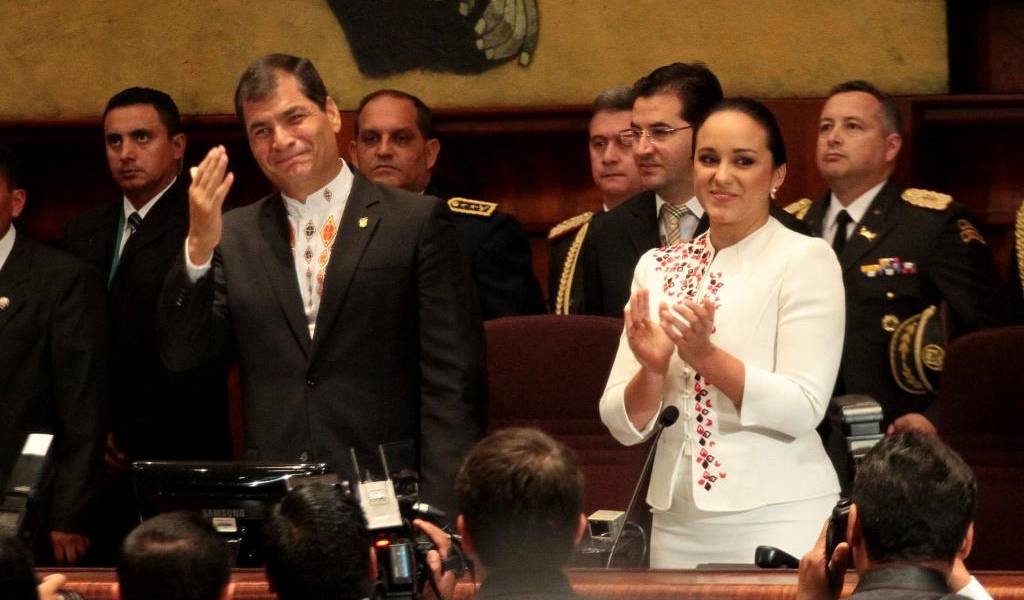 Gabriela Rivadeneira dio inicio a la ceremonia de juramento de Rafael Correa