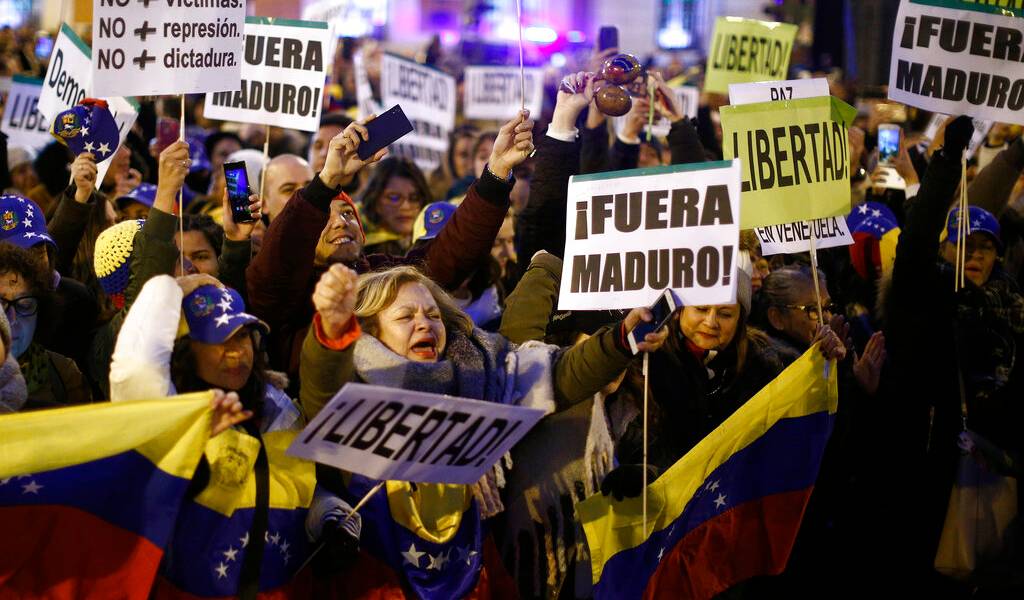 Maduro se ofrece a negociar con la oposición en Venezuela
