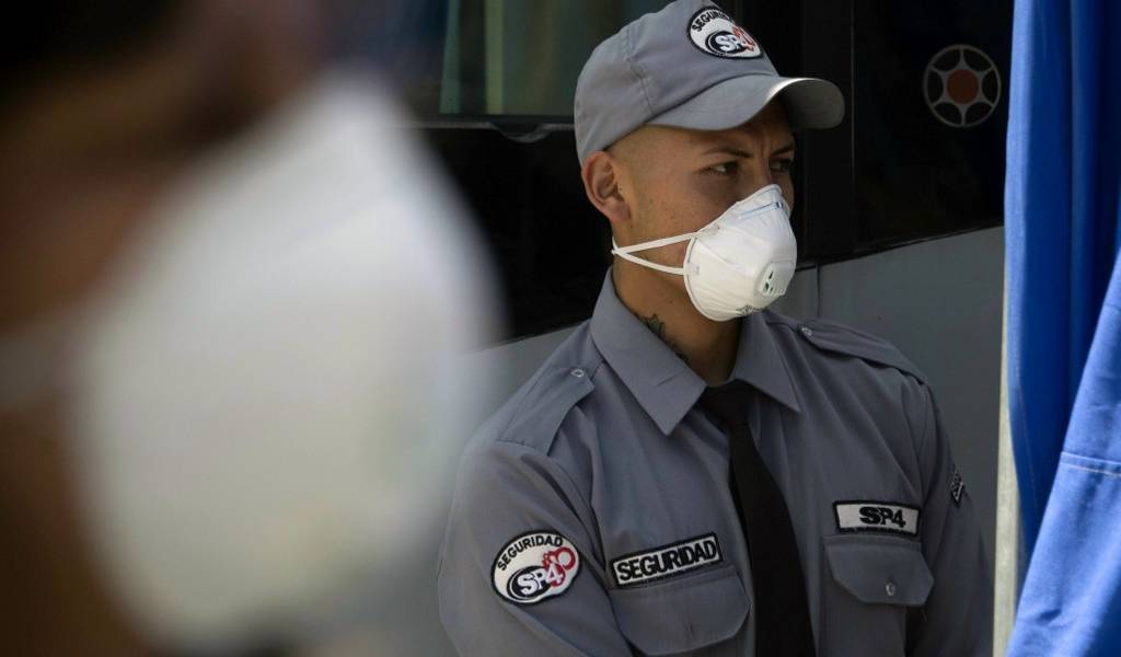 Más de 300 personas en cerco epidemiológico en Ecuador