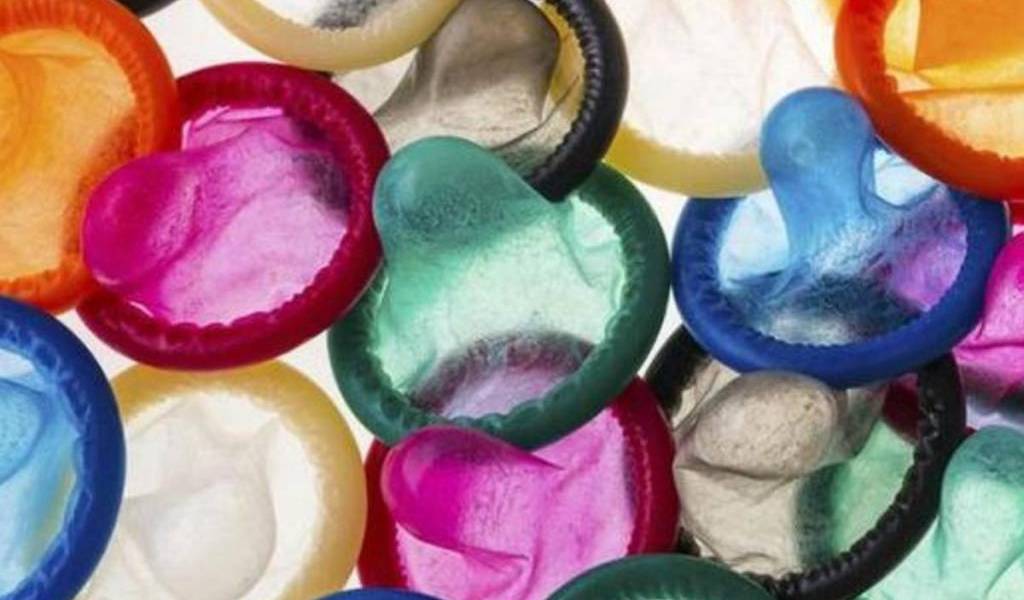Crean un preservativo que cambia de color al detectar enfermedades sexuales