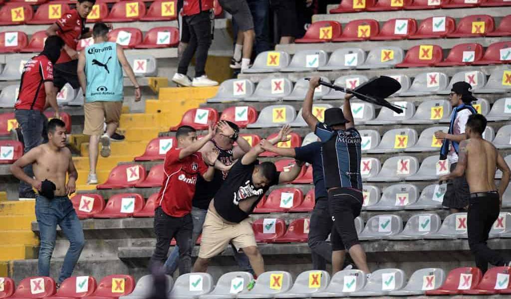 Fiscalía mexicana indaga intento de homicido tras riña en estadio de fútbol