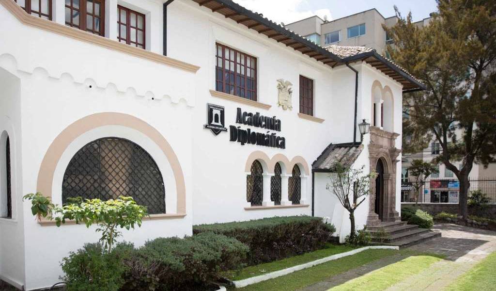 Gobierno reabre Academia Diplomática en Quito