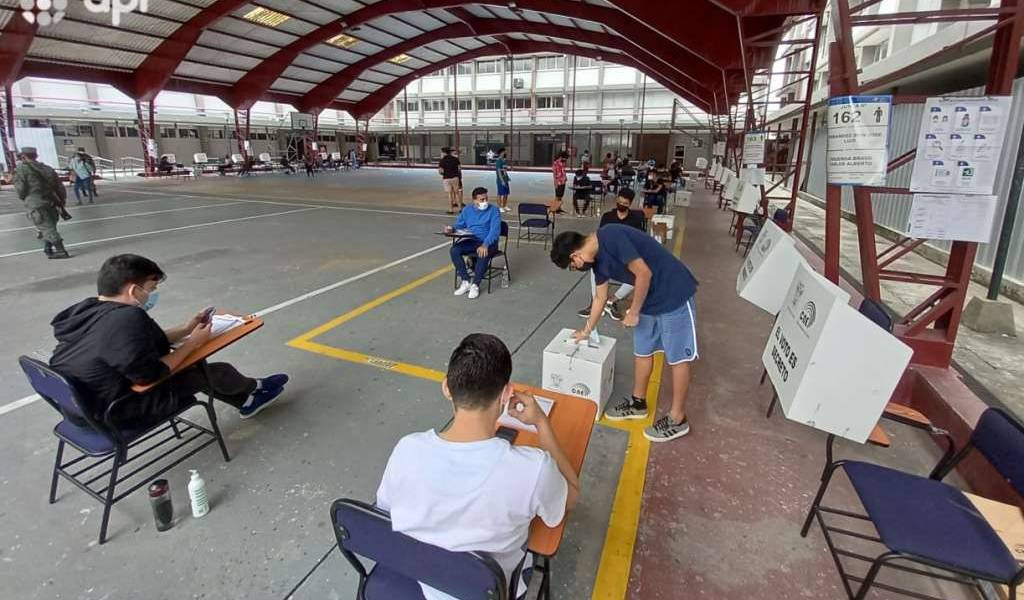 Guayaquil vota con precaución en medio del COVID-19