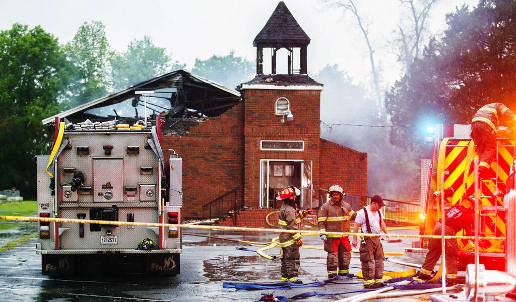 Un detenido por incendios en iglesias de afroamericanos