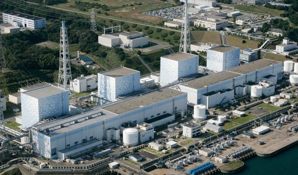 Fukushima lucha para contener vertidos radiactivos al mar