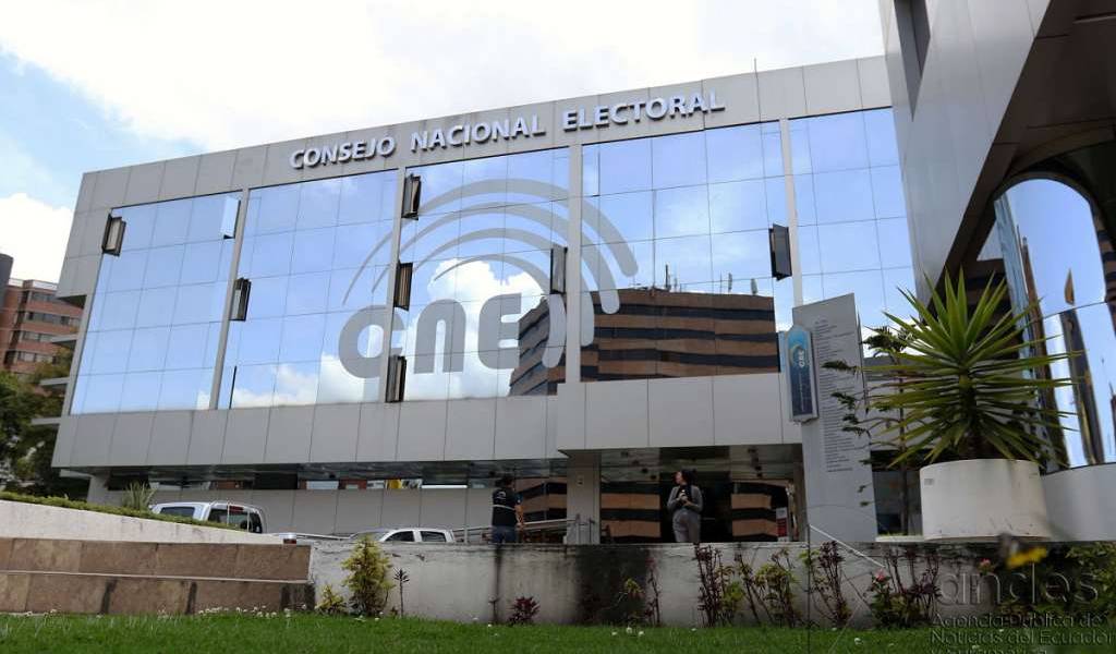 ¿Quiénes son los vocales del CNE transitorio?