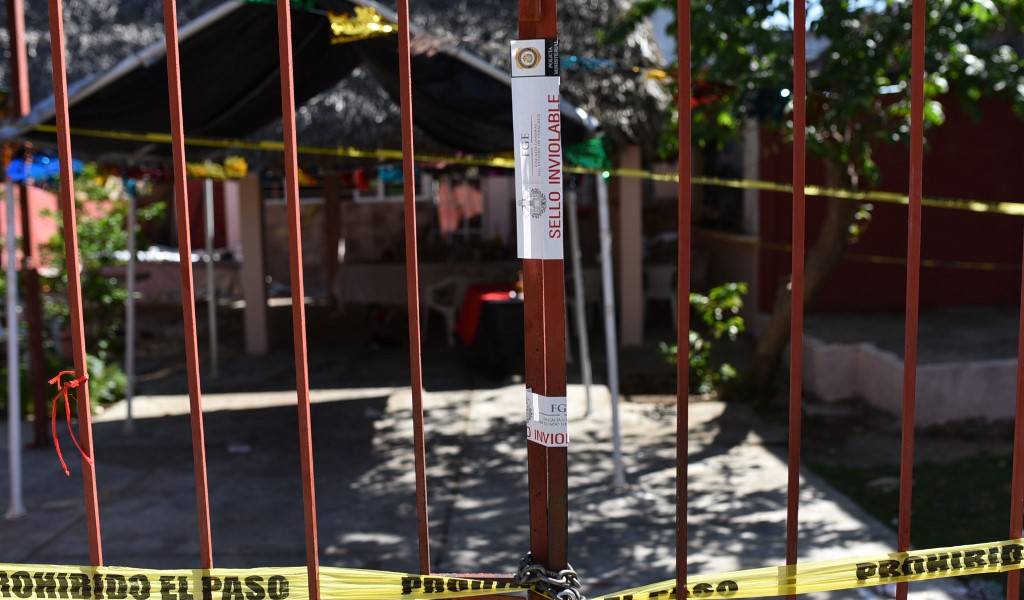 Hombres armados matan a 13 personas en México