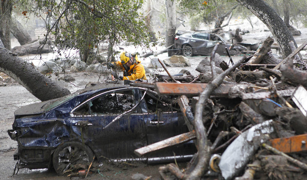 Reportan al menos trece muertos por deslizamientos de tierra en California