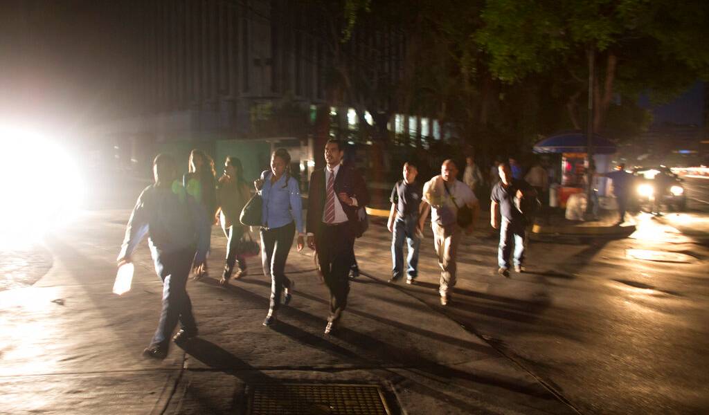 Maduro prorroga suspensión de jornada laboral por apagón