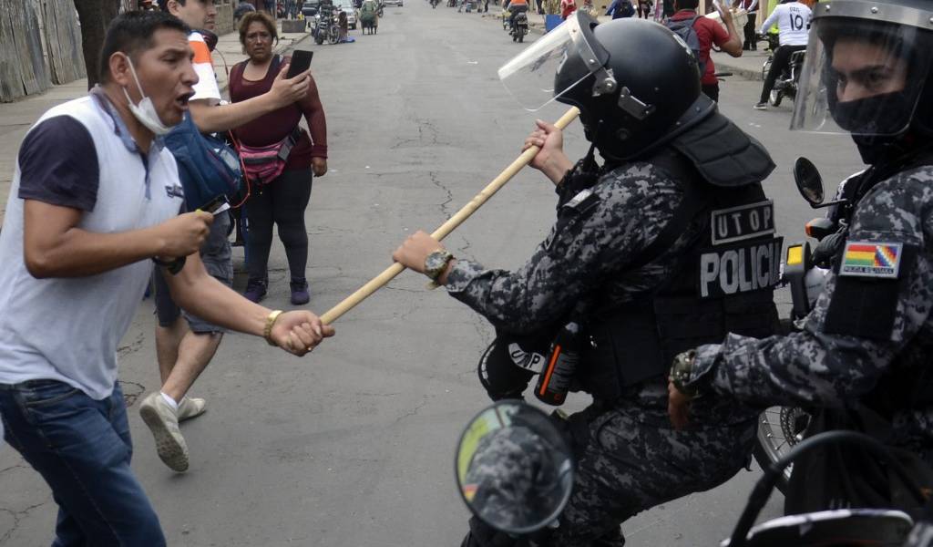 20 heridos en violentas protestas en Cochabamba, Bolivia