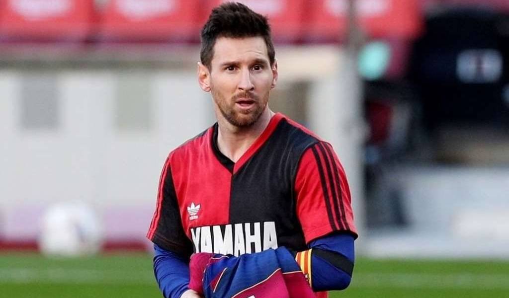Messi recuerda a Maradona con gol y dedicatoria
