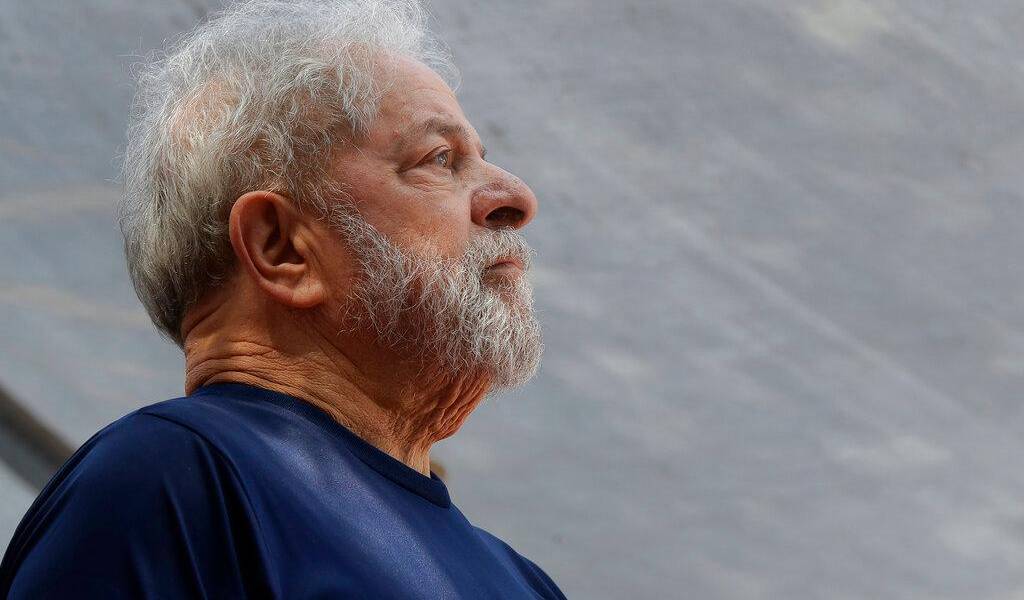 Corte de Brasil juzga recurso que podría liberar a Lula