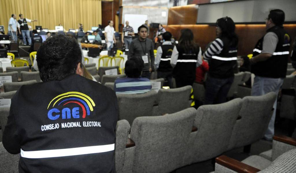 Dos funcionarios públicos son los virtuales nuevos vocales del CNE