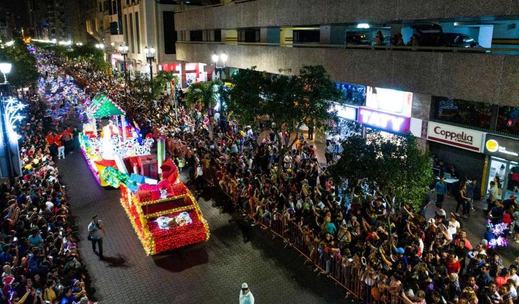 Desfile de Navidad recorrió el centro y sur de Guayaquil