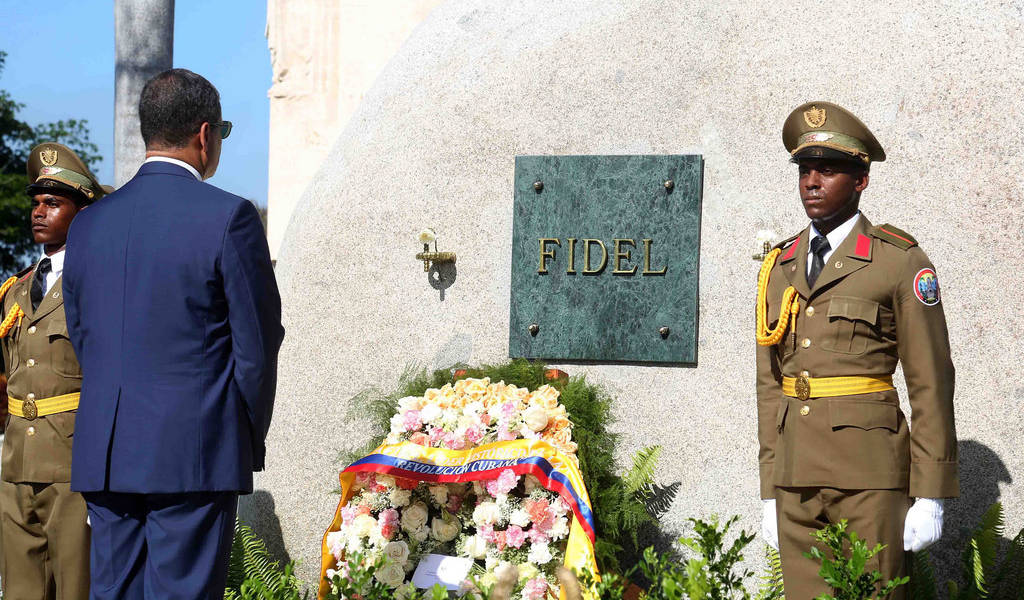 Presidente Correa visita tumba de Fidel Castro como parte de agenda en Cuba