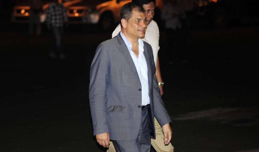 Rafael Correa llegó a Ecuador para campaña a favor de reelección indefinida