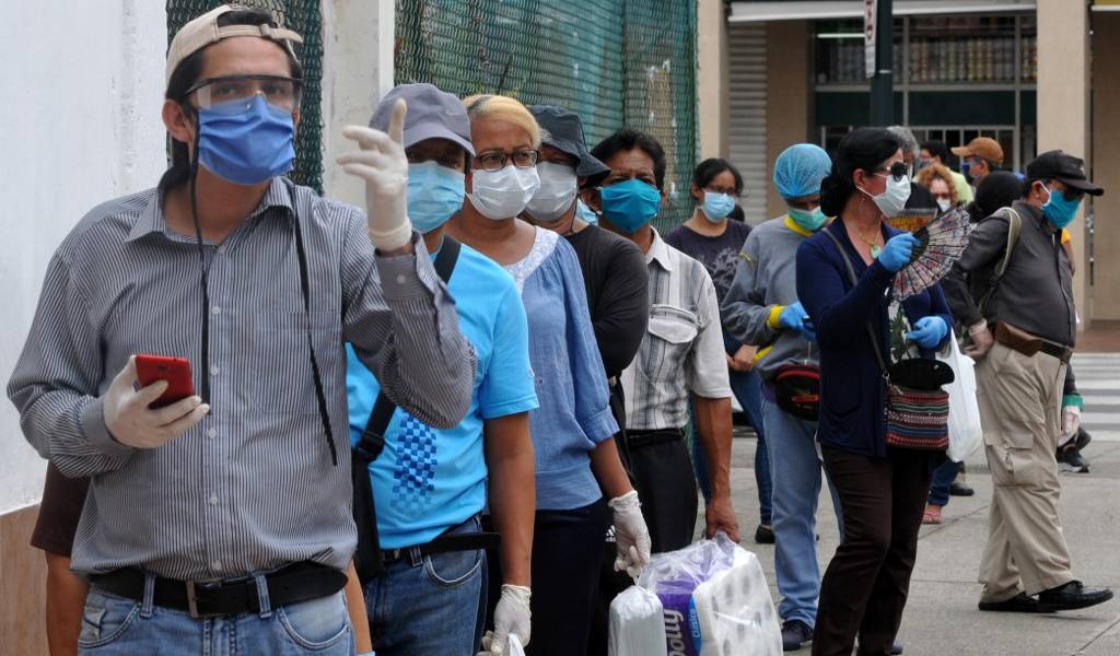 Galápagos registra 73 casos de coronavirus, la mayoría en un barco turístico