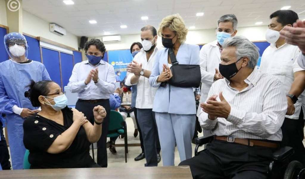 Cynthia Viteri y Lenin Moreno inspeccionaron proceso de vacunación