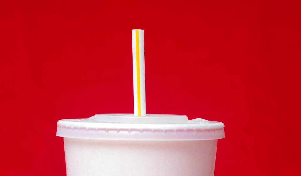 Restaurantes eliminan uso de sorbetes en Quito