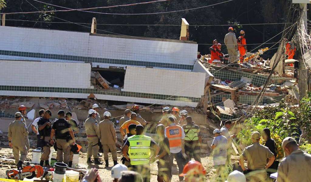 Derrumbe de dos edificios en Río deja 3 muertos