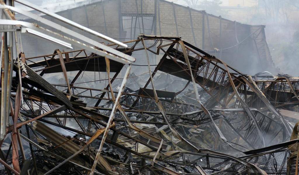 Millonarias pérdidas dejó el incendio en bodegas de firma comercial